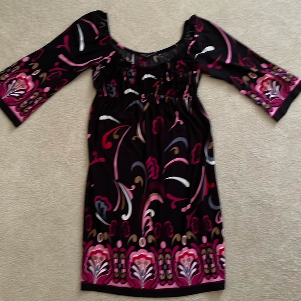 Very cute, comfortable and flattering